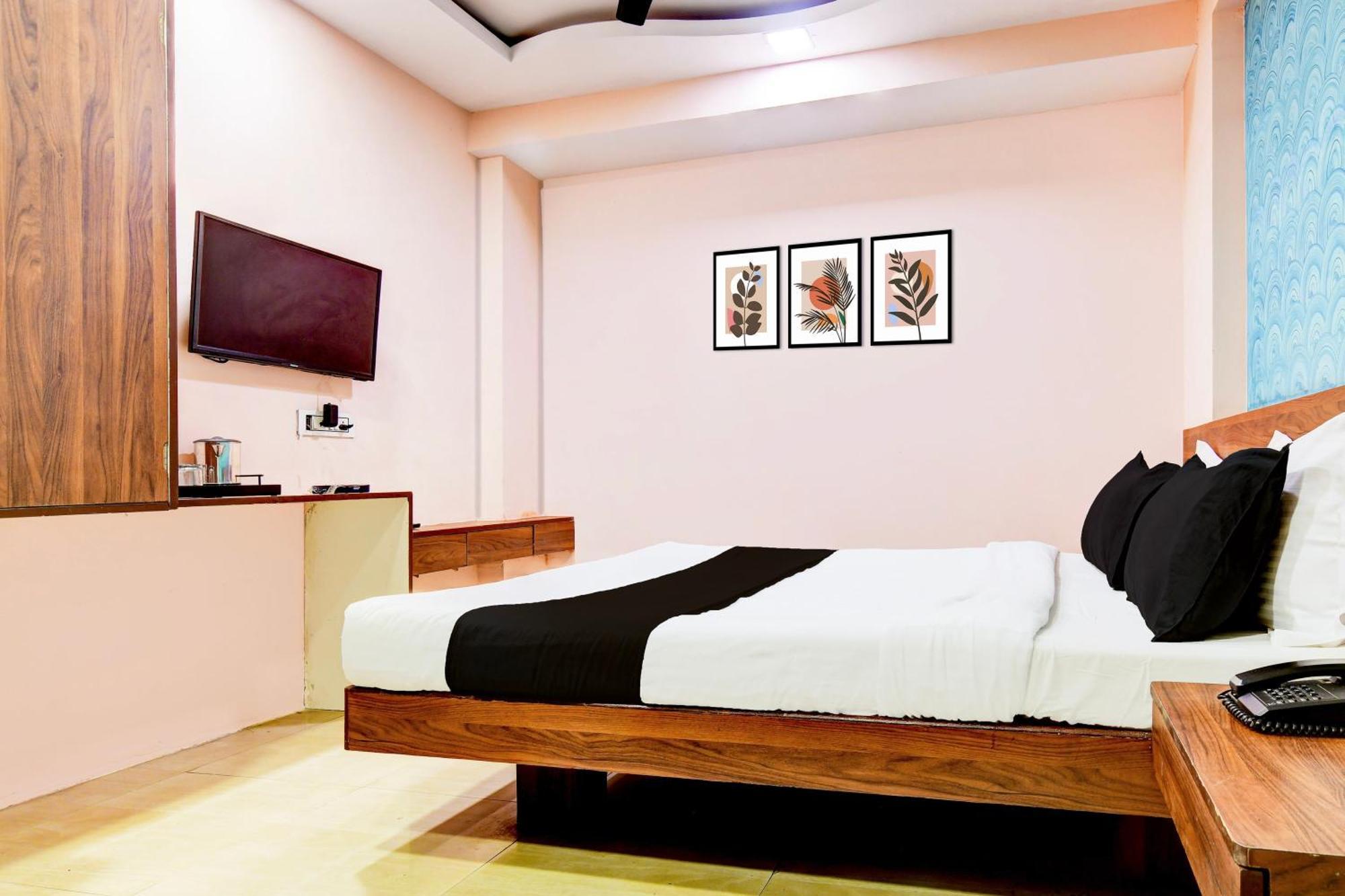 OYO 11657 Hotel SVL Inn Indore Exterior foto